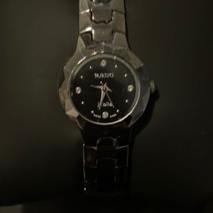 RADO JUBILE SWISS MADE WOMENS WATCH WITH 4 Diamonds